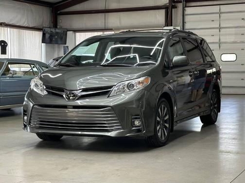 2018 Toyota Sienna XLE Premium