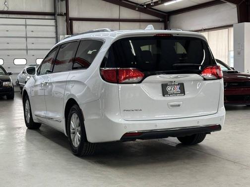 2018 Chrysler Pacifica Touring-L Plus