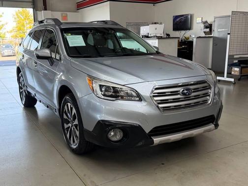 Ice Silver Metallic 2017 Subaru Outback 2.5i Limited