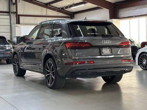 2022 Audi Q7 55 Premium Plus