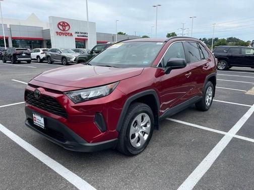 Photo 3 of 19 of 2019 Toyota RAV4 LE