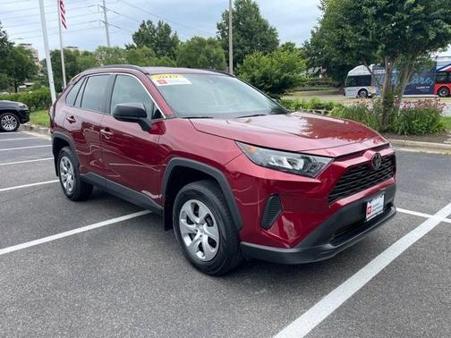 Photo 1 of 19 of 2019 Toyota RAV4 LE