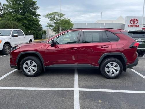 Photo 4 of 19 of 2019 Toyota RAV4 LE