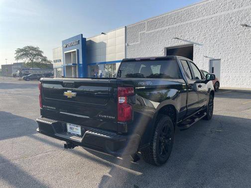 2025 Chevrolet Silverado 1500 Custom