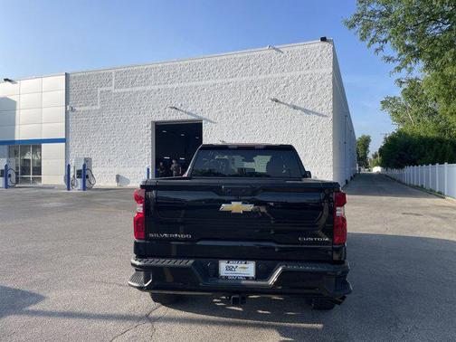 2025 Chevrolet Silverado 1500 Custom