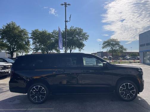 2025 Chevrolet Suburban RST