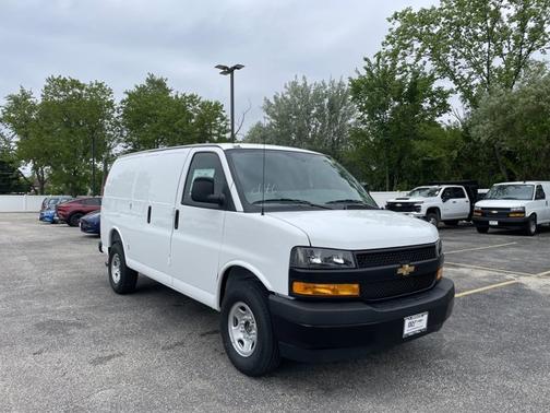 Summit White 2026 Chevrolet Express 2500 LT