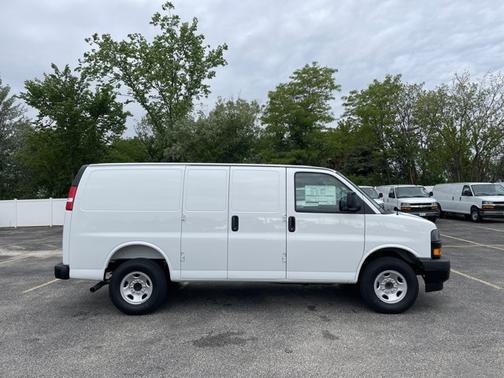 Summit White 2026 Chevrolet Express 2500 LT