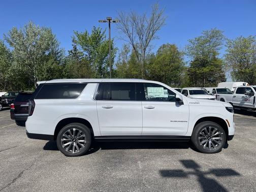Polar White Tricoat 2026 Chevrolet Suburban High Country, 4WD