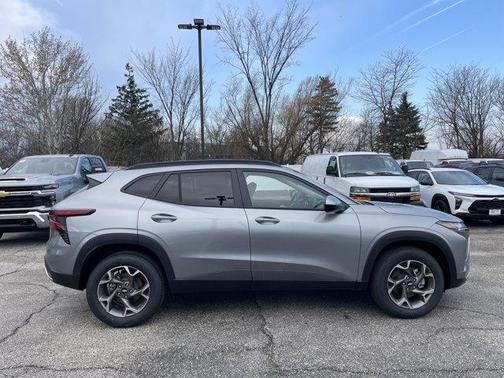 Sterling Gray Metallic 2026 Chevrolet Trax LT
