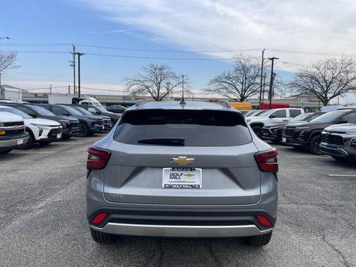 Sterling Gray Metallic 2026 Chevrolet Trax LT