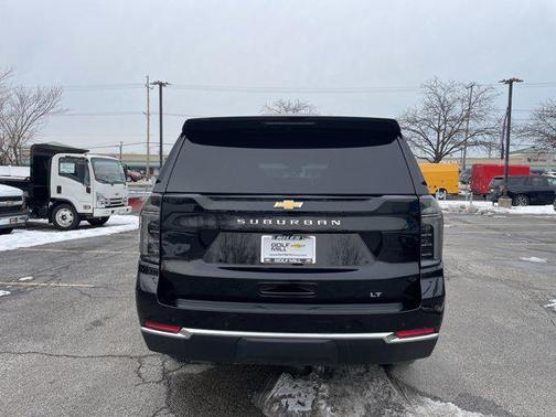 2025 Chevrolet Suburban LT