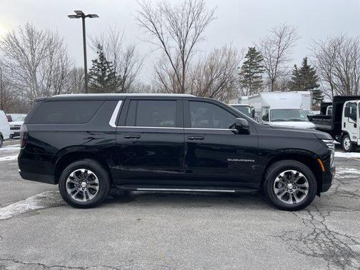 2025 Chevrolet Suburban LT