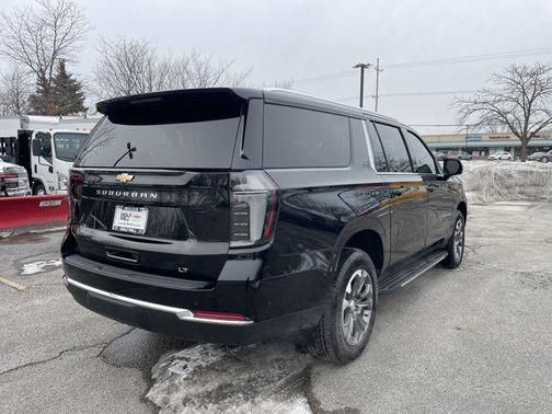 2025 Chevrolet Suburban LT