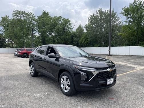 Mosaic Black Metallic 2026 Chevrolet Trax LS