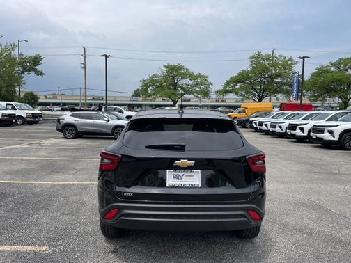 Mosaic Black Metallic 2026 Chevrolet Trax LS