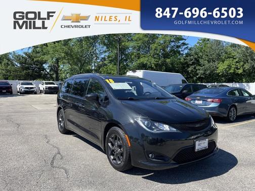 Brilliant Black Crystal Pearlcoat 2018 Chrysler Pacifica Touring-L Plus