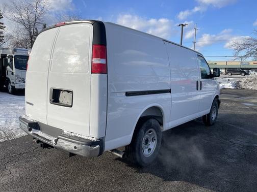 2025 Chevrolet Express 2500 RWD 2500 Regular Wheelbase WT