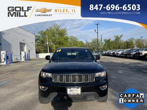 Diamond Black Crystal Pearlcoat 2019 Jeep Grand Cherokee Laredo