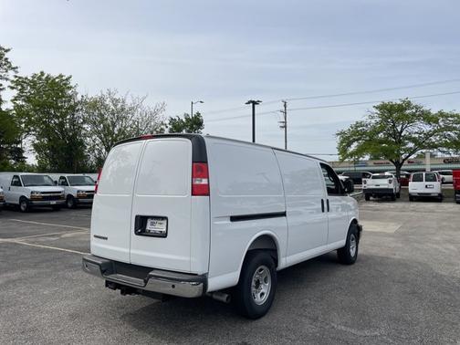 Summit White 2025 Chevrolet Express 3500 RWD 3500 Regular Wheelbase WT