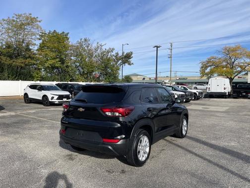 MOSAIC BLACK 2026 Chevrolet Trailblazer LS