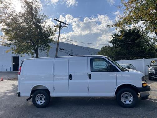 2025 Chevrolet Express 3500 RWD 3500 Regular Wheelbase WT