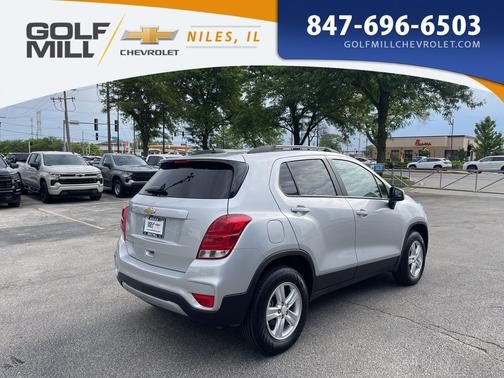 Silver Ice Metallic 2021 Chevrolet Trax LT