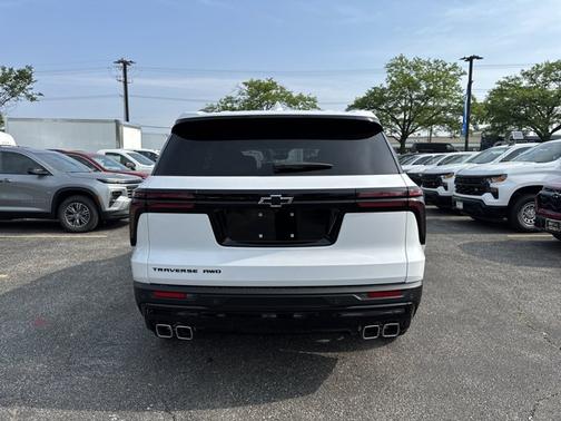 2025 Chevrolet Traverse LT