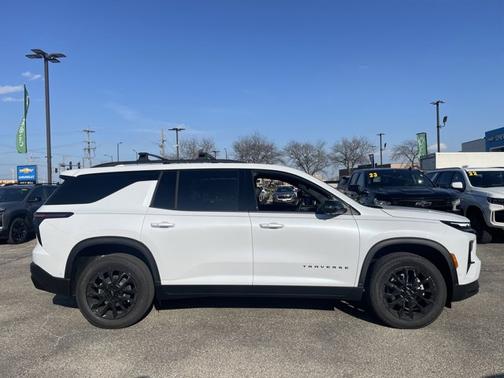 Polar White Tricoat 2026 Chevrolet Traverse LT