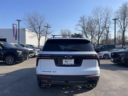 Polar White Tricoat 2026 Chevrolet Traverse LT