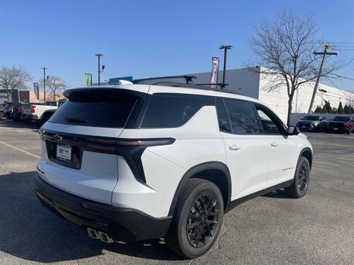 Polar White Tricoat 2026 Chevrolet Traverse LT