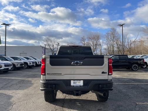 White Sands 2026 Chevrolet Silverado 2500 Crew Cab, Standard Bed, XR2, 4WD