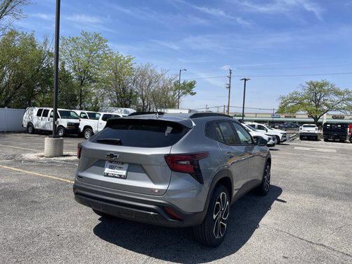 Sterling Gray Metallic 2026 Chevrolet Trax FWD 2RS