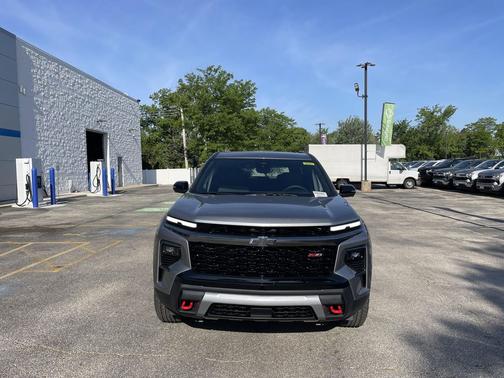 Sterling Gray Metallic 2026 Chevrolet Traverse AWD Z71