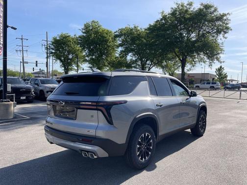 Sterling Gray Metallic 2026 Chevrolet Traverse AWD Z71