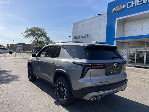 Sterling Gray Metallic 2026 Chevrolet Traverse AWD Z71