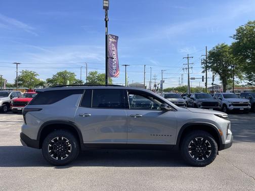 Sterling Gray Metallic 2026 Chevrolet Traverse AWD Z71