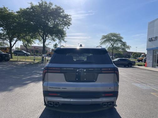 Sterling Gray Metallic 2026 Chevrolet Traverse AWD Z71