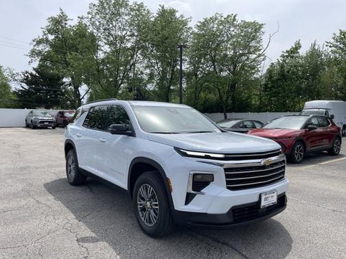 Polar White Tricoat 2026 Chevrolet Traverse LT