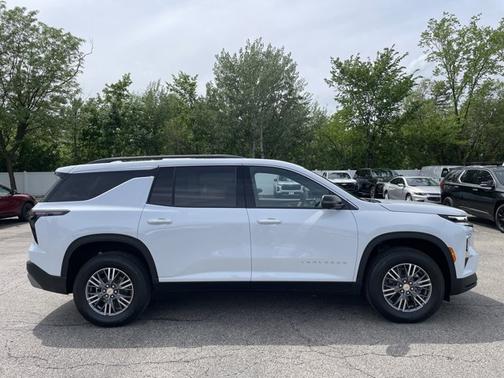 Polar White Tricoat 2026 Chevrolet Traverse LT