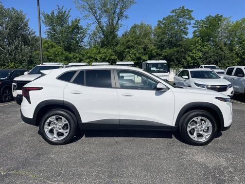 2025 Chevrolet Trax LS