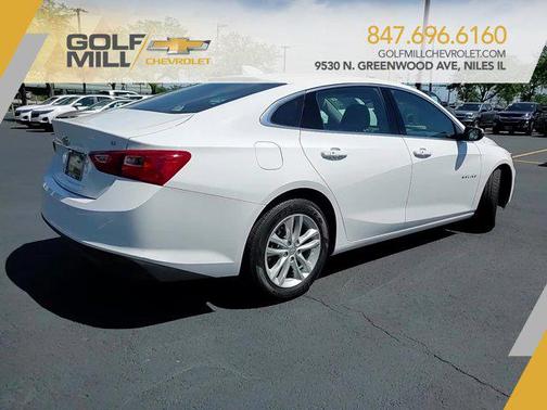 Photo 3 of 24 of 2018 Chevrolet Malibu LT