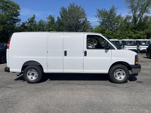 2025 Chevrolet Express 2500 RWD 2500 Regular Wheelbase WT