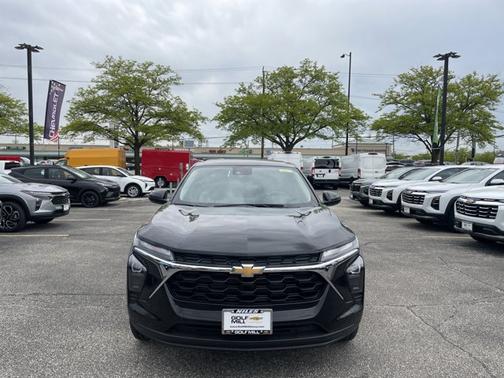 Mosaic Black Metallic 2026 Chevrolet Trax LS