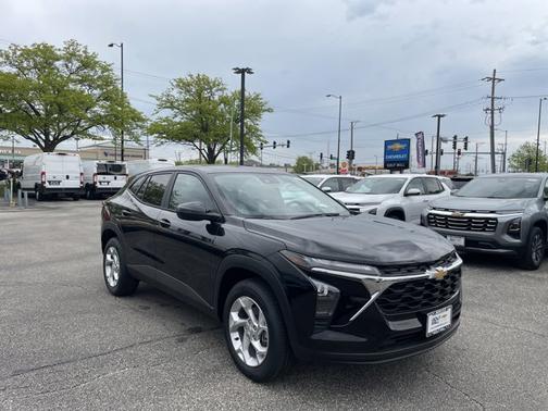 Mosaic Black Metallic 2026 Chevrolet Trax LS