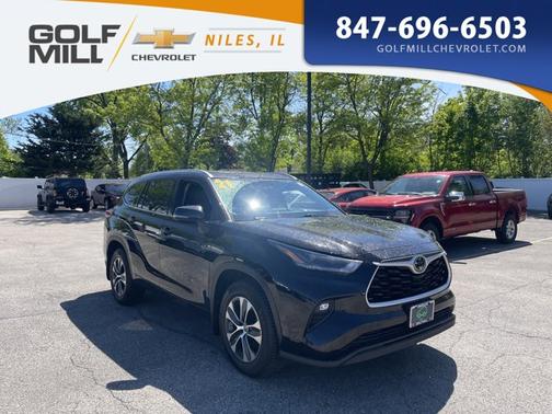Midnight Black Metallic 2021 Toyota Highlander XLE