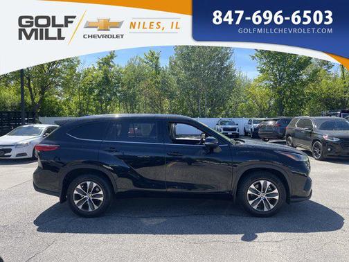 Midnight Black Metallic 2021 Toyota Highlander XLE