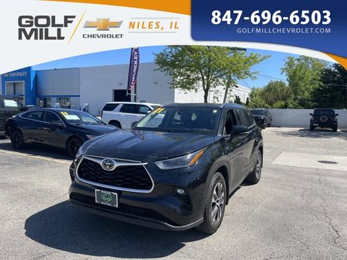 Midnight Black Metallic 2021 Toyota Highlander XLE