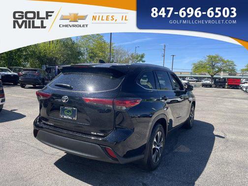 Midnight Black Metallic 2021 Toyota Highlander XLE