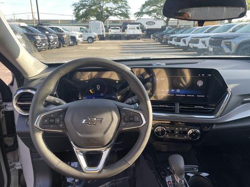 White Sands 2026 Chevrolet Trax FWD ACTIV